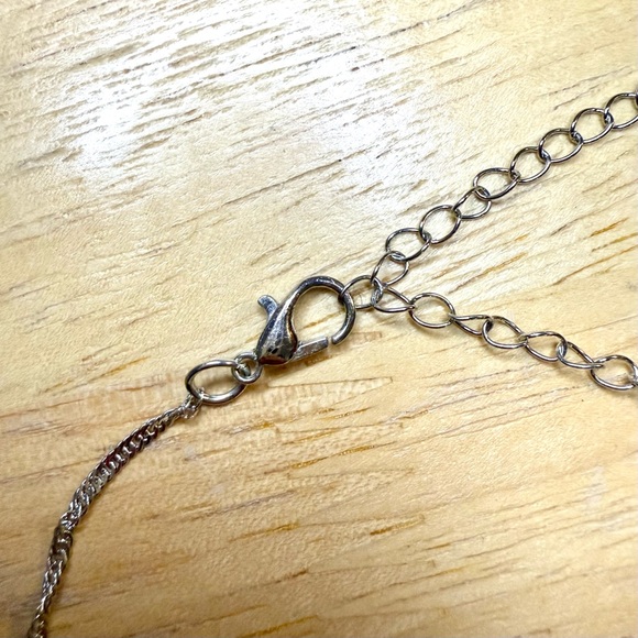 Chic Silver and Green Clover Pendant Necklace - Picture 9 of 11